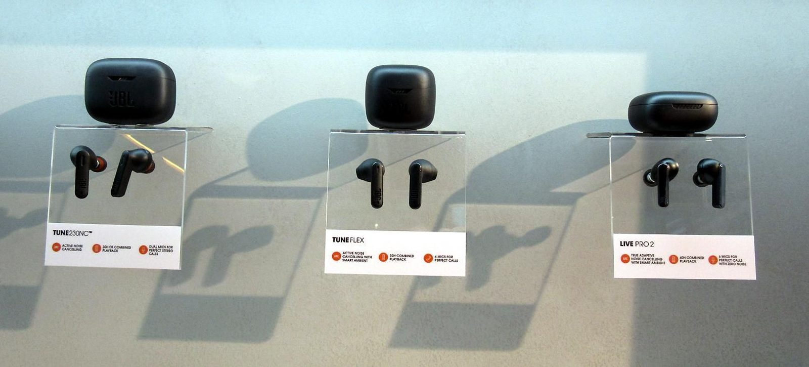 Auriculares bluetooth de JBL Tune 230NC, Tune Flex y Live Pro 2