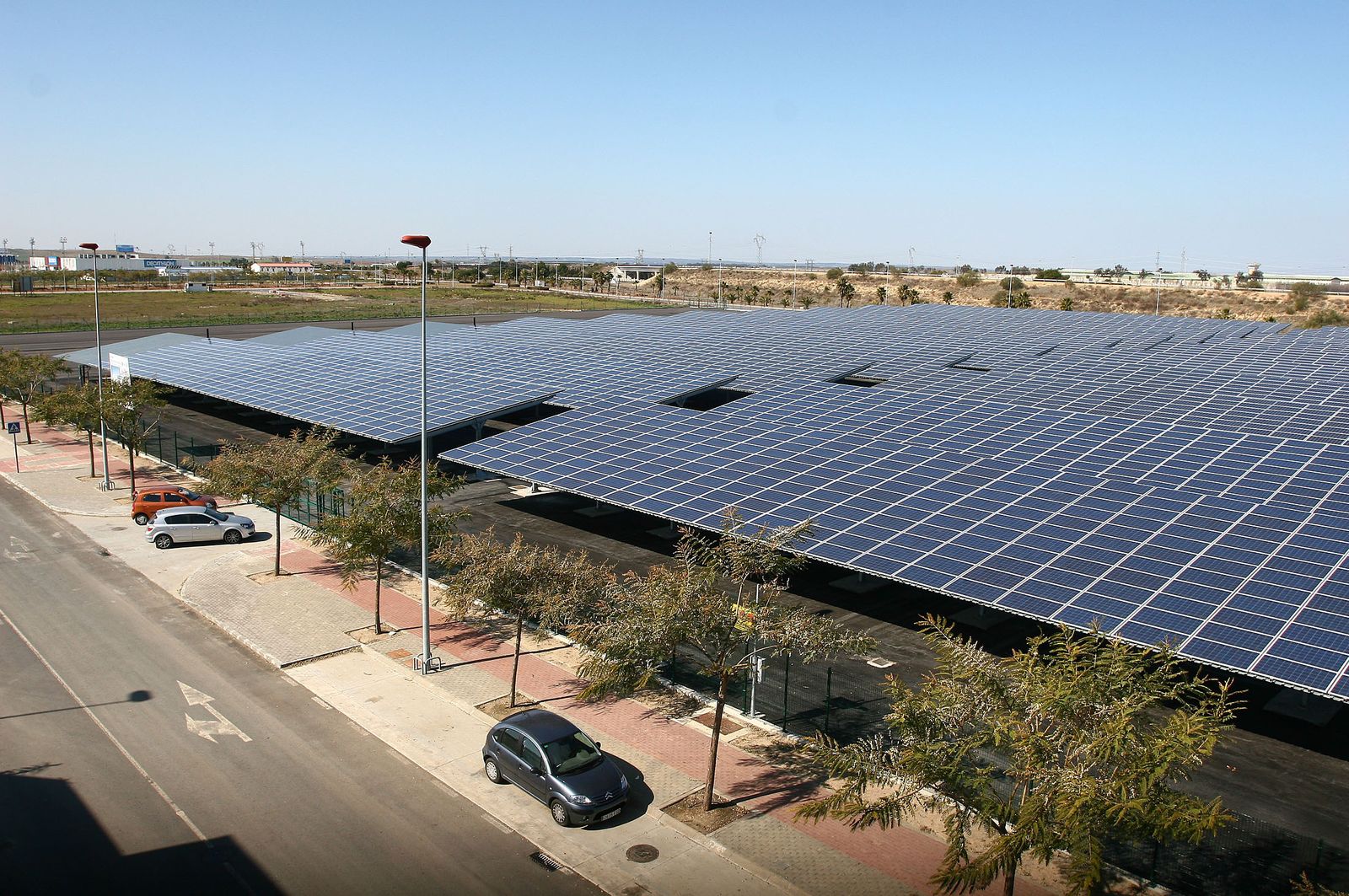 Placas solares en la instalación del Parque Huelva Empresarial.