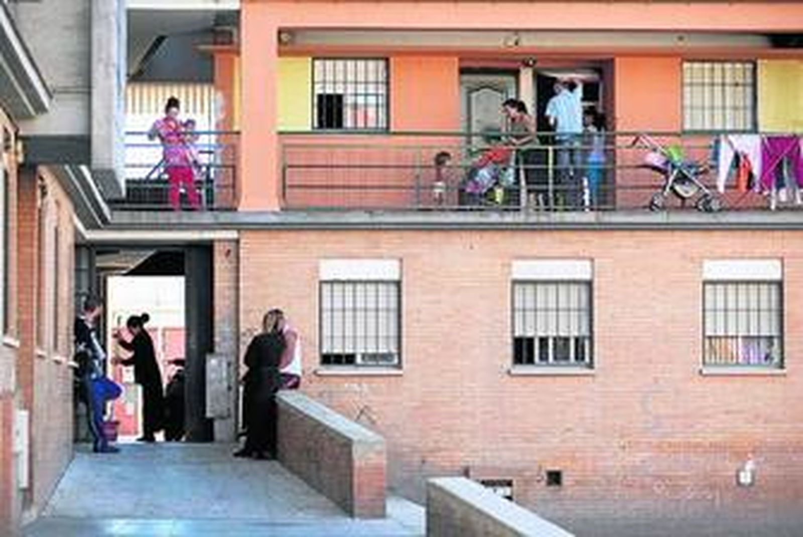 Los bloques de Los Montecillos desde donde comenzó el ataque al cuartel de la Guardia Civil.