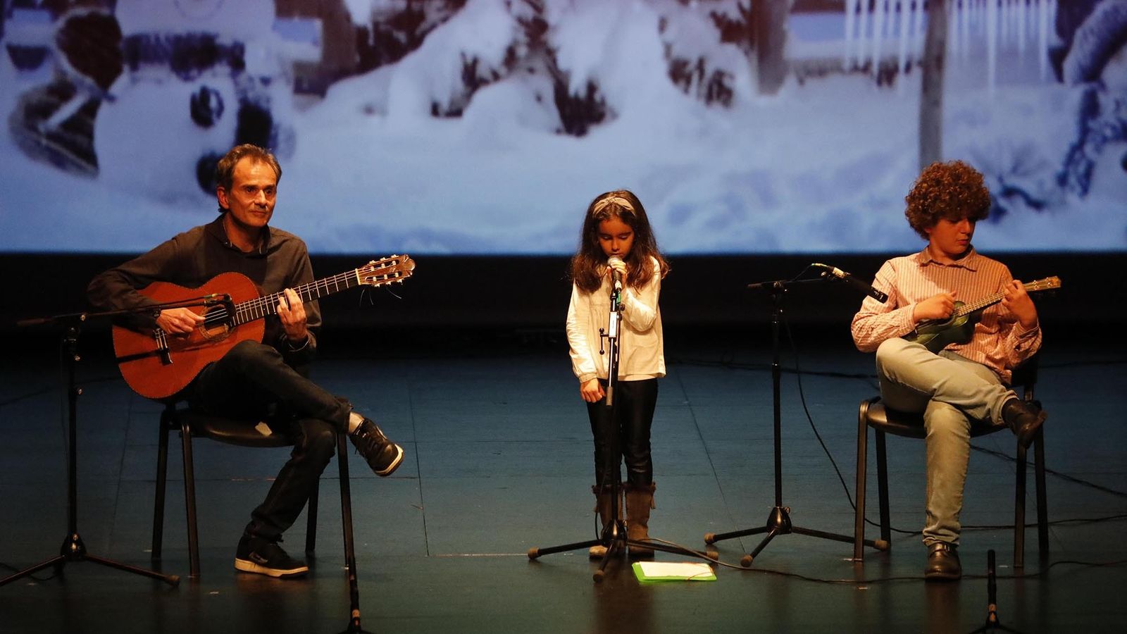 Las fotos de la Gala Solidaria de Navidad de la Escuela Municipal de Música, Danza y Teatro "Jose María Sánchez -Verdú"