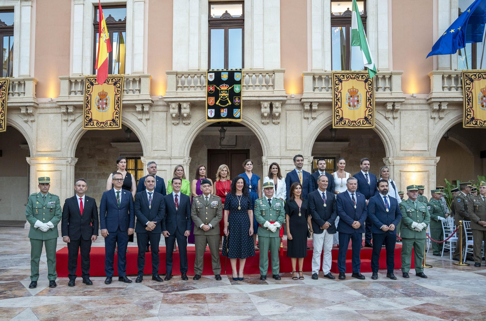 El Escudo de Oro de la ciudad de Almería a la Legión, en imágenes