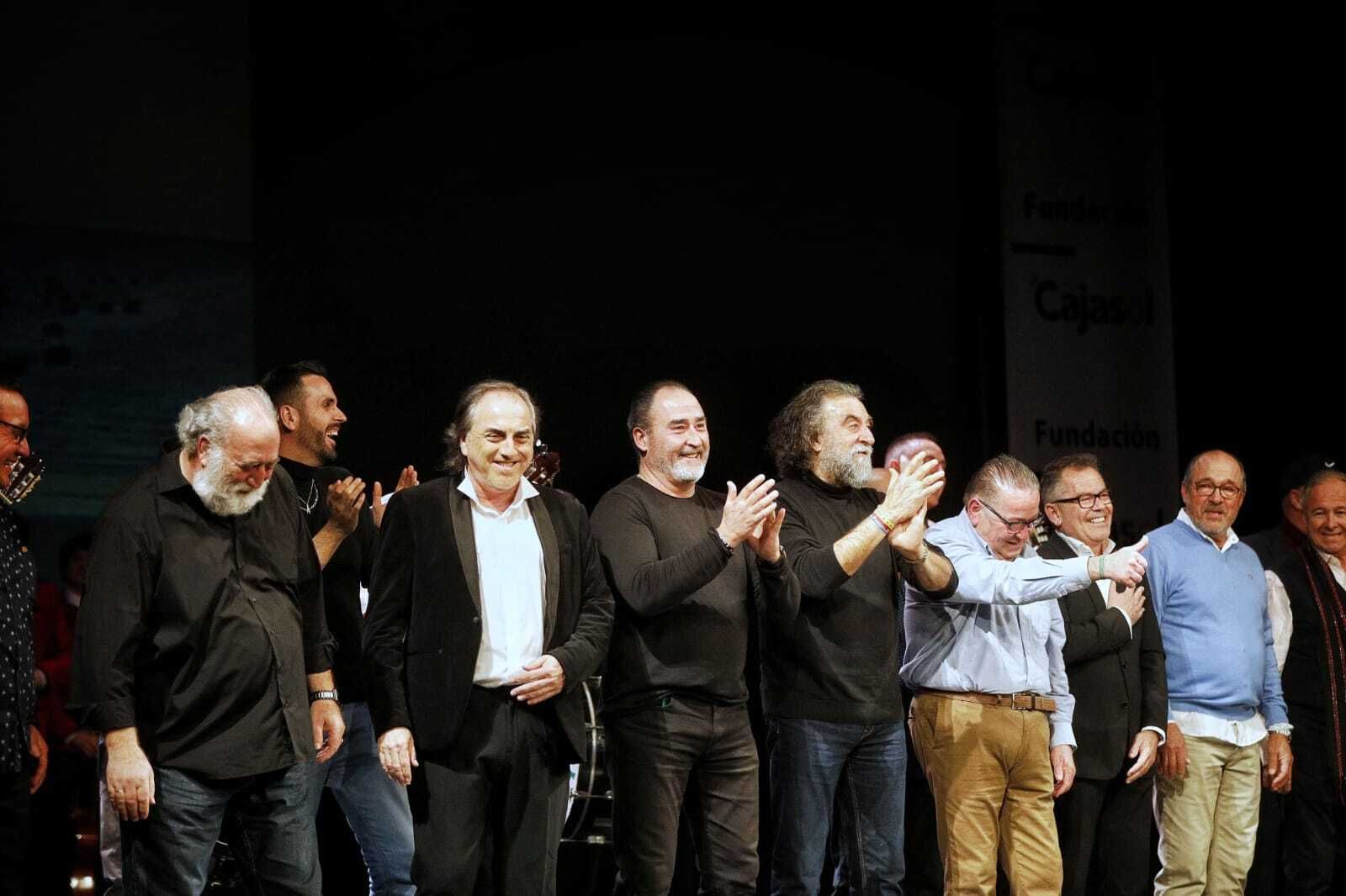 Algunos de los legendarios componentes de la comparsa de Enrique Villegas.