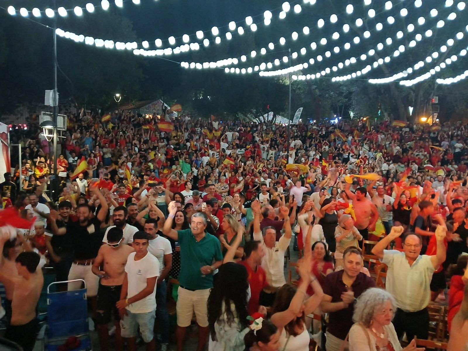 Así se ha vivido el triunfo de España desde la Feria de San Fernando: búscate en las imágenes