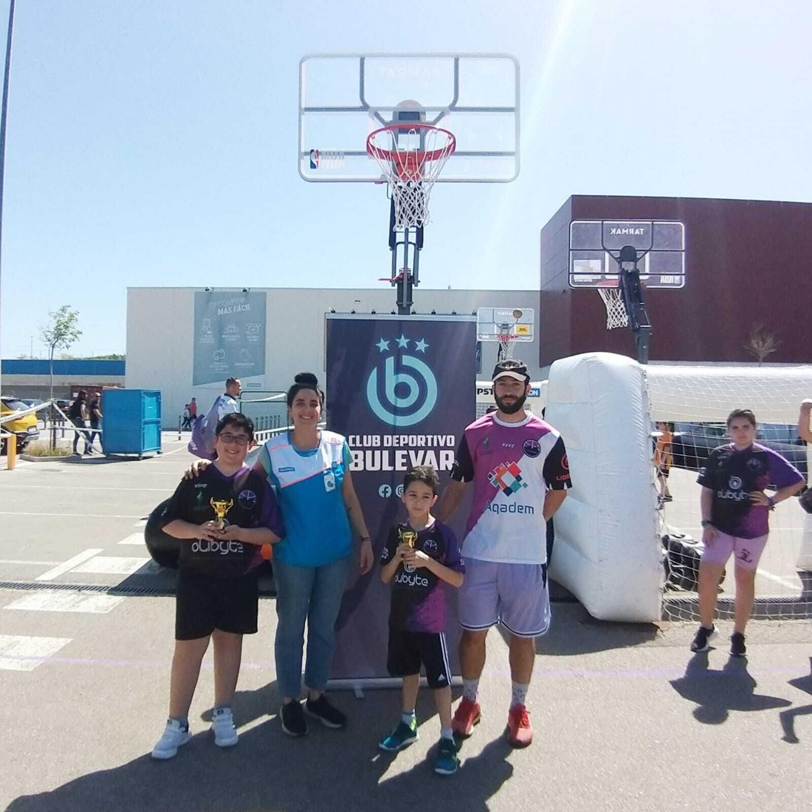 En imágenes: basket solidario de la mano del CD Bulevar en favor de ALES