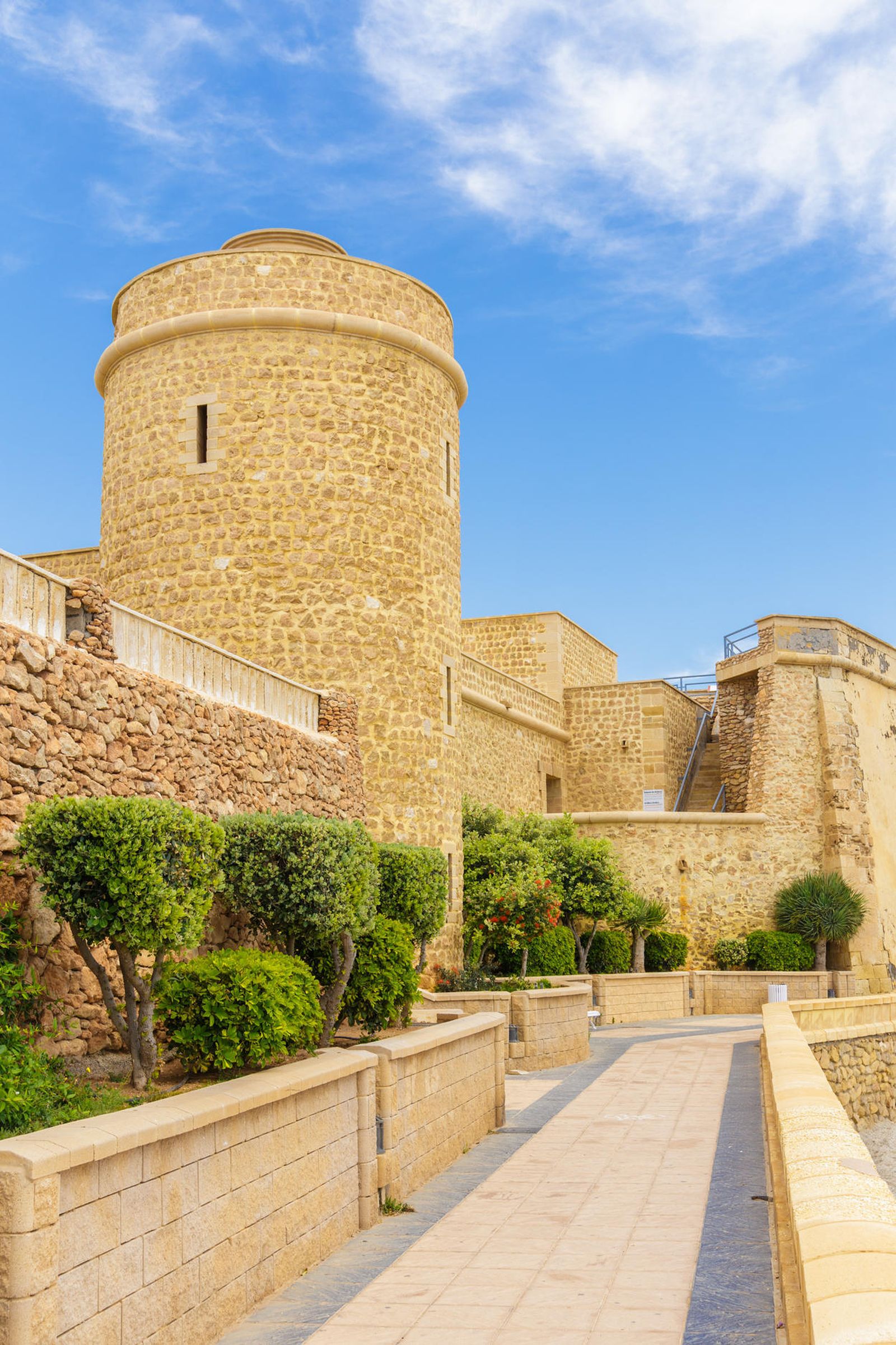 El Castillo de Santa Ana en Roquetas de mar, un lugar con gran riqueza cultural.