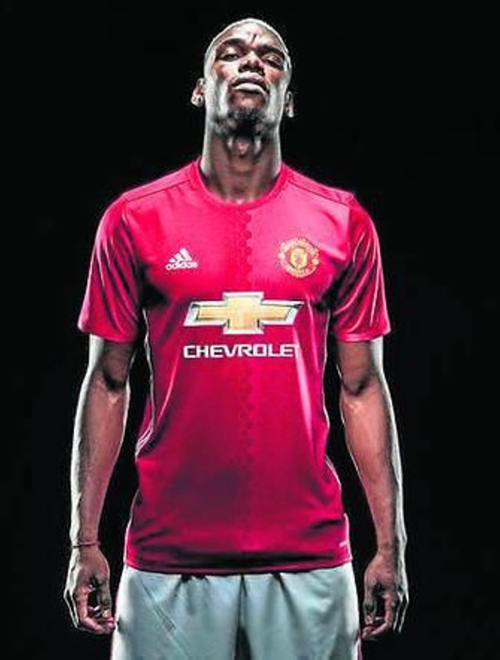 Peculiar posado de Pogba. Peculiar posado de Pogba.