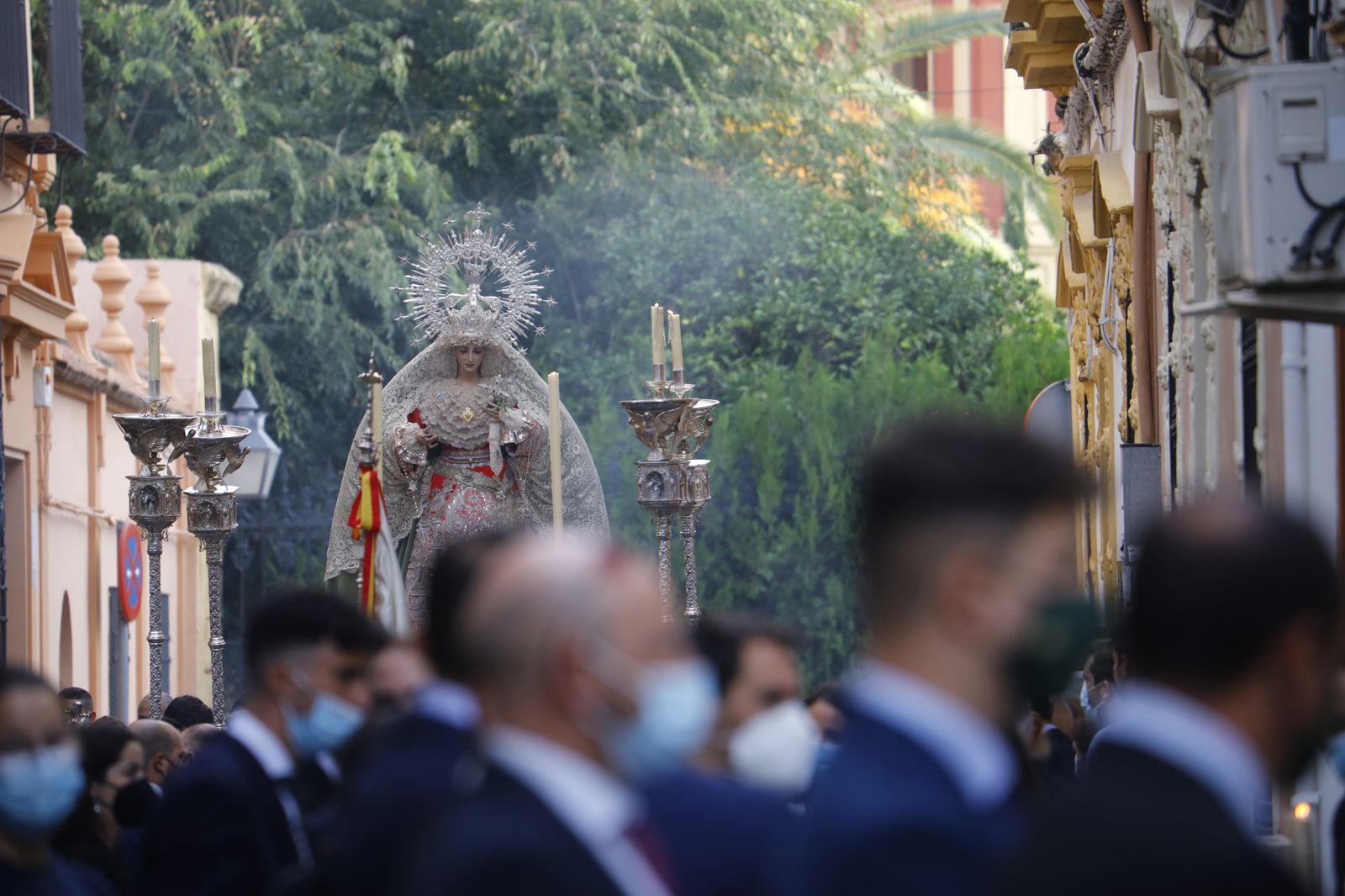 El rosario matinal de la Virgen de la Paz, en fotografías