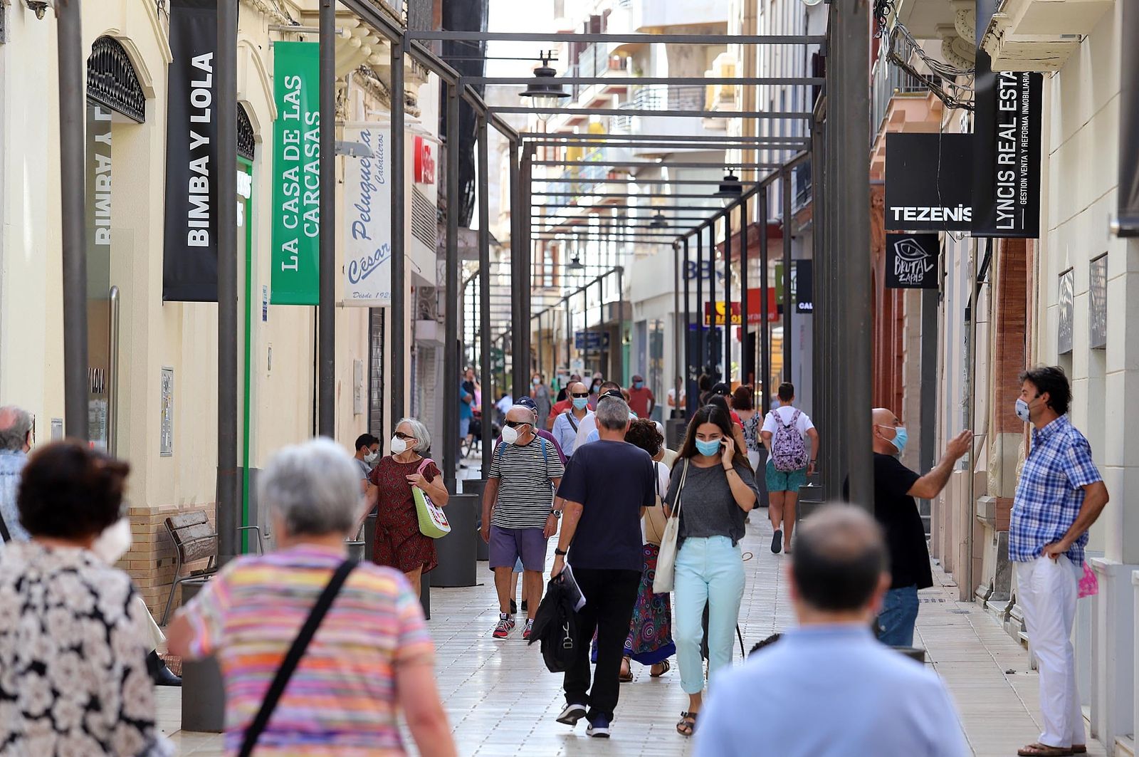 Ambiente por las calles de Huelva.