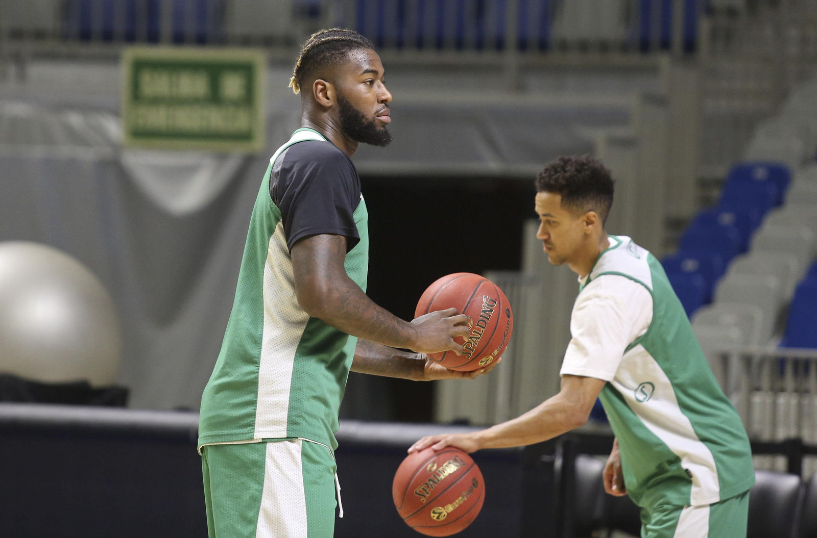 Lessort y Roberts, en un entrenamiento de esta semana.