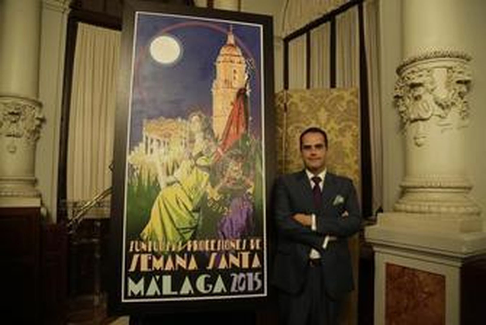 Francisco Naranjo, ayer, ante el cartel oficial de la Semana Santa del año 2015