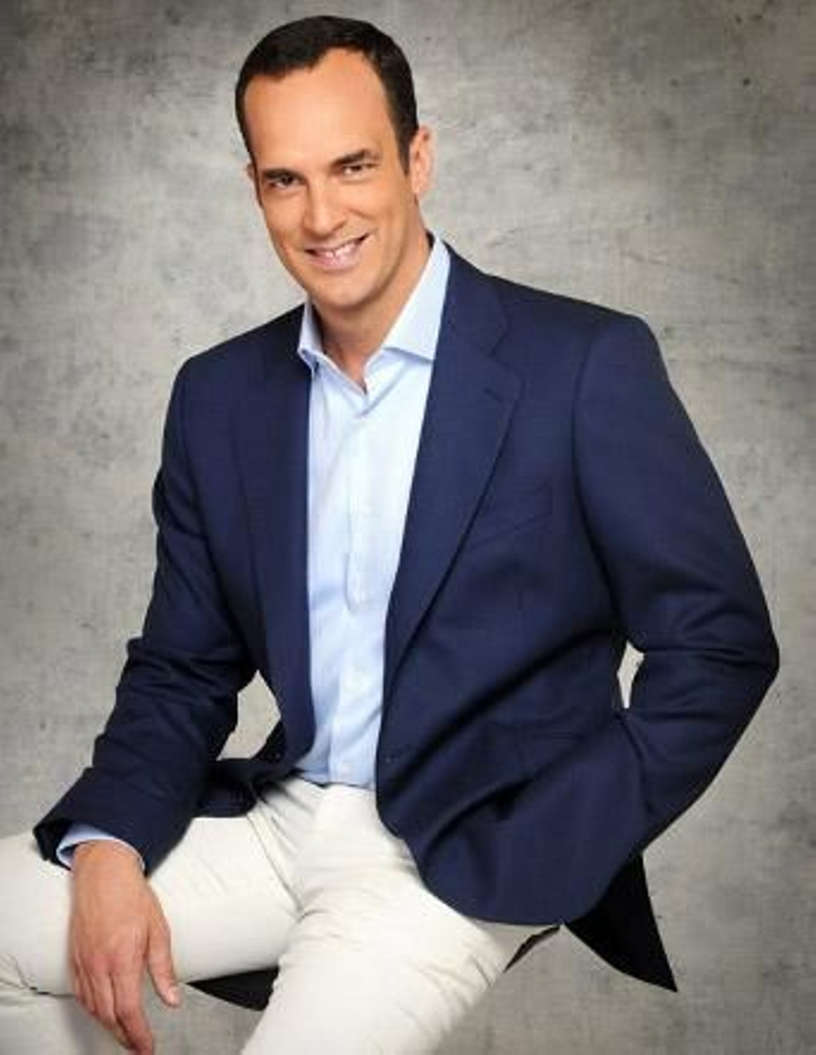 Telecinco cancela 'Enemigos íntimos' y 'Resistiré, ¿vale?'