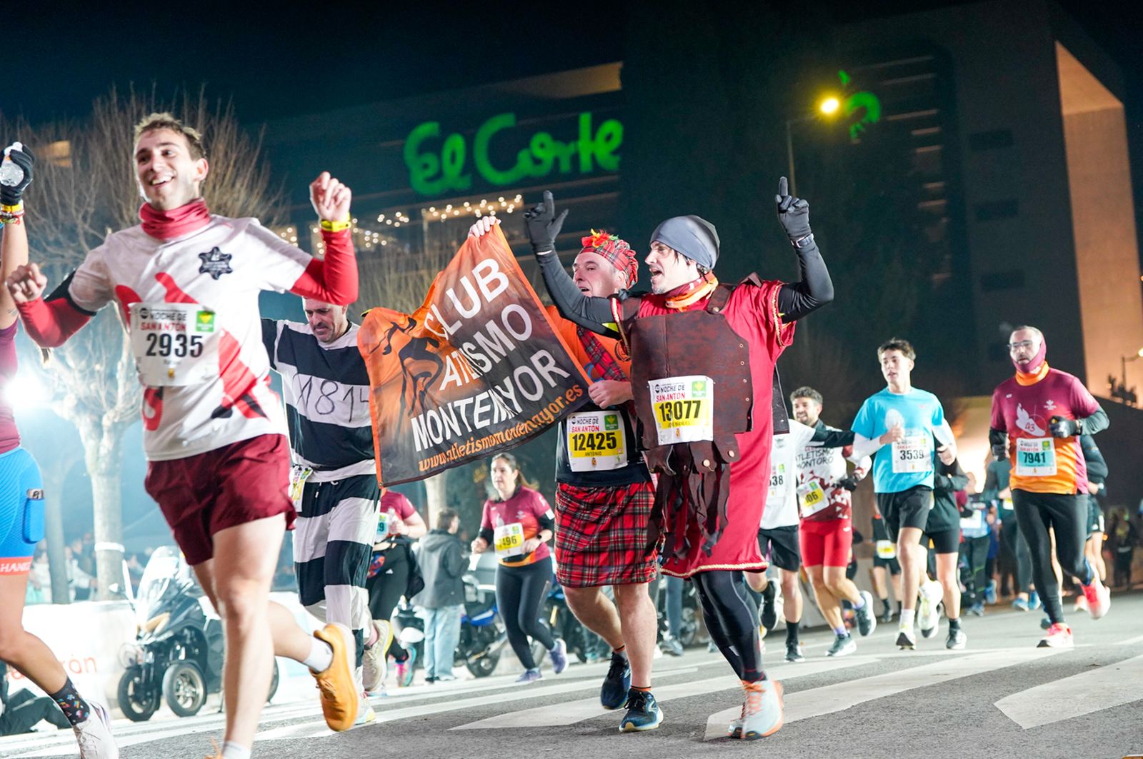 En imágenes: búscate en tu llegada a meta de la Carrera de San Antón 2026 (15)