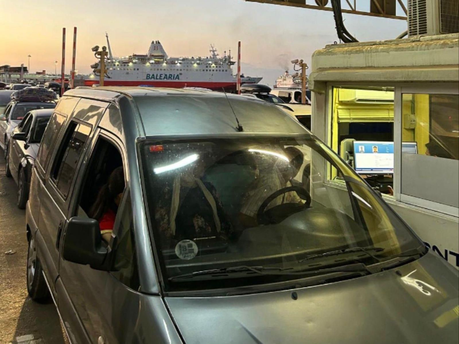 Un control de la Policía Nacional en el puerto de Almería.