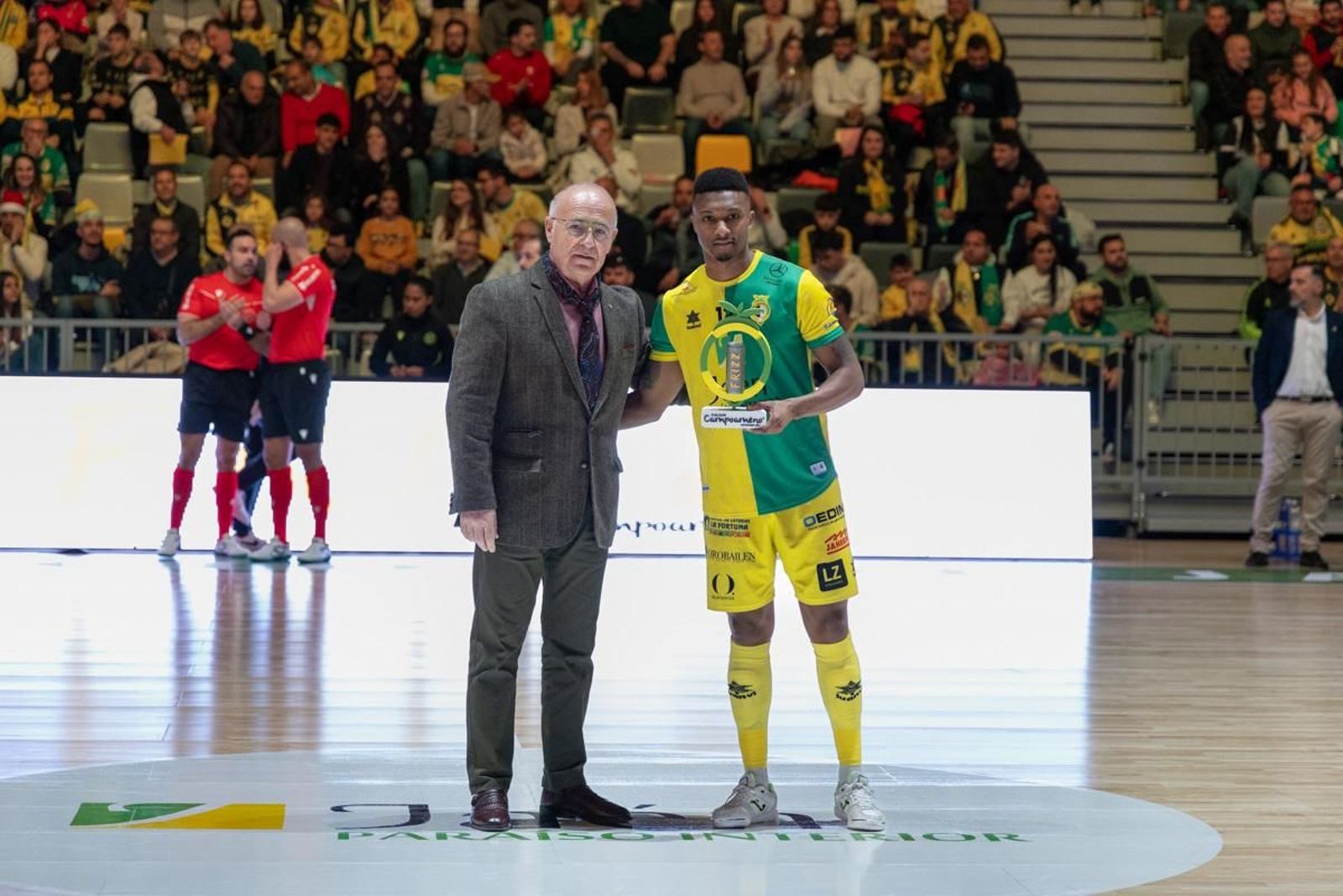 La fiesta amarilla en la goleada del Jaén FS al Barça, en imágenes