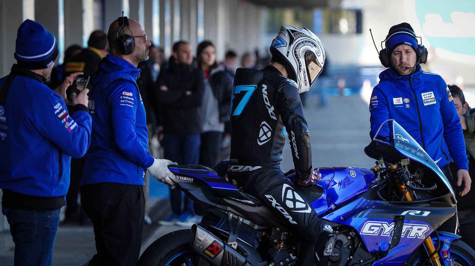 Álvaro Bautista estrena su numero 1 en las pruebas de SBK en Jerez