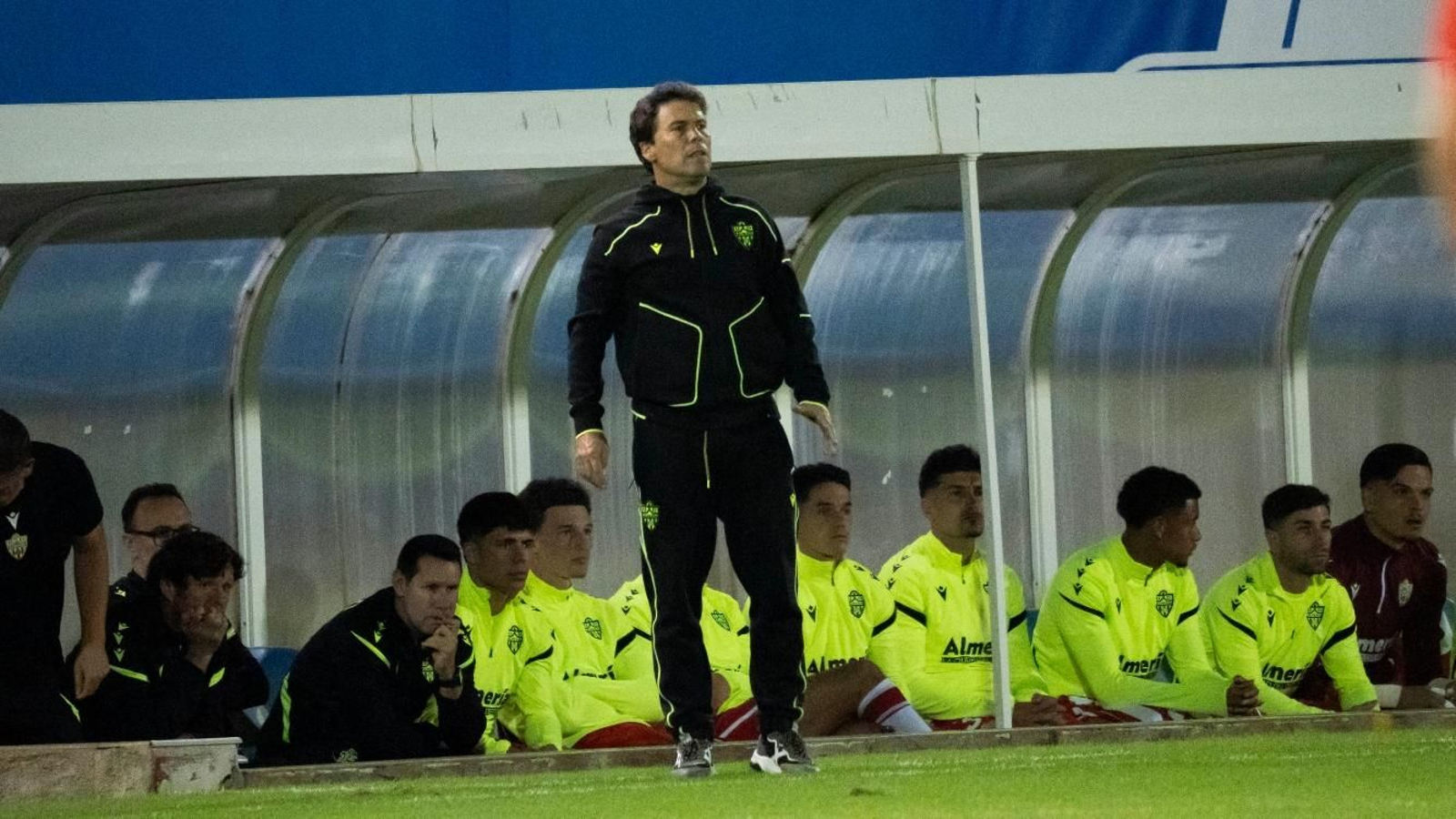 El técnico rojiblanco dirige a su equipo en la primera ronda copera.