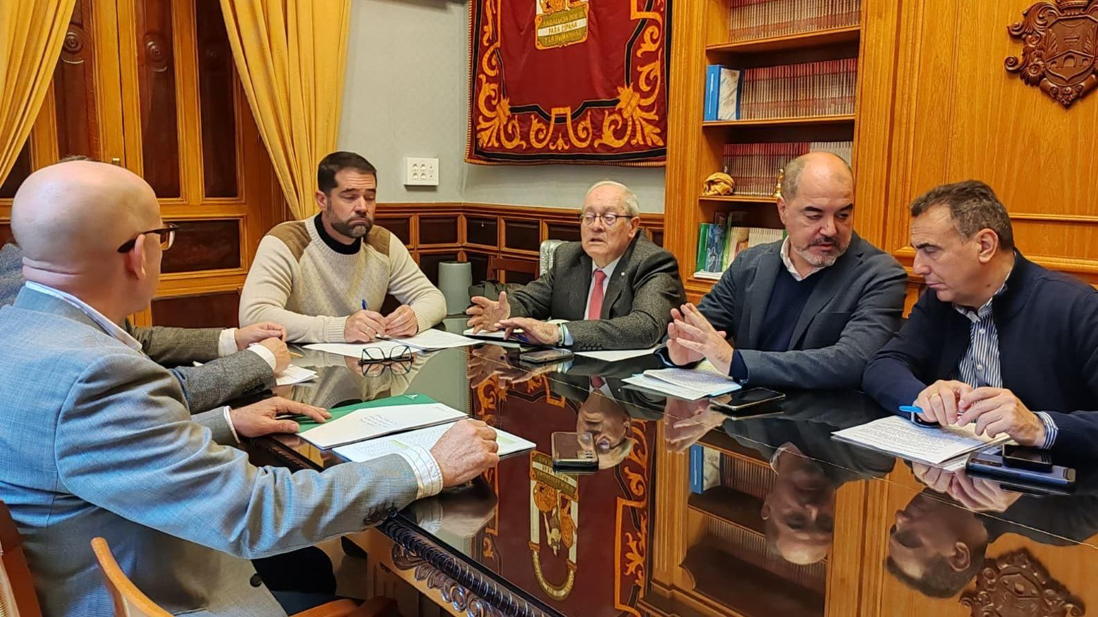 Reunión en el Ayuntamiento de Loja para el balance de las actuaciones de Fomento