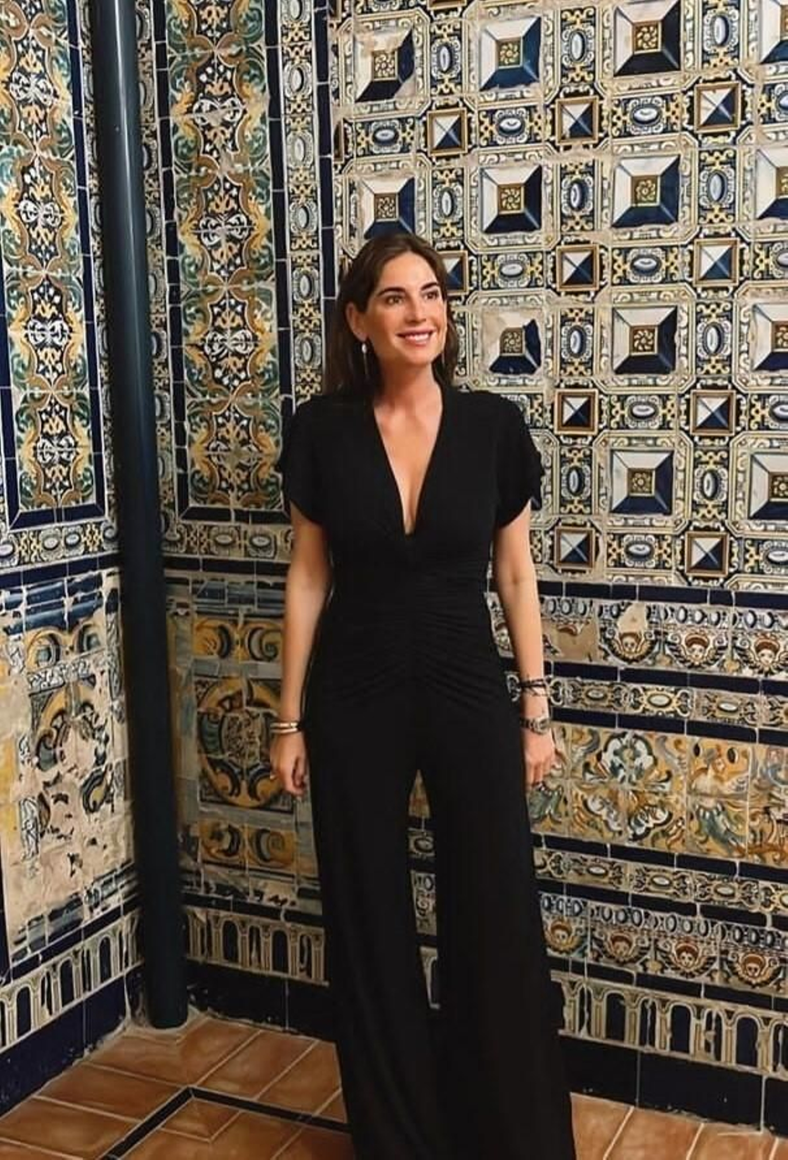 Lourdes Montes, esposa de Fran Rivera, con un conjunto para la noche de feria