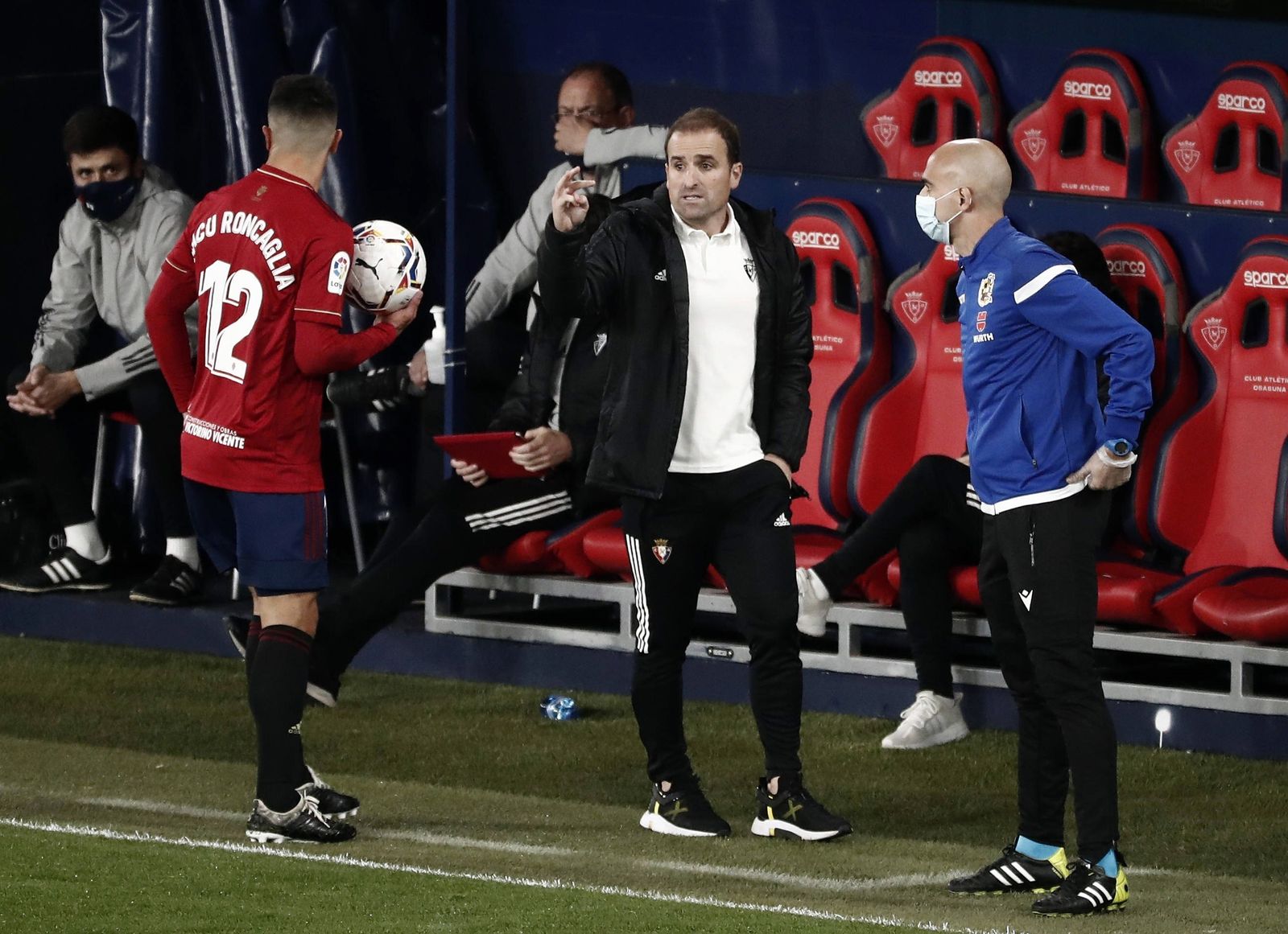 Arrasate, durante un encuentro en El Sadar.