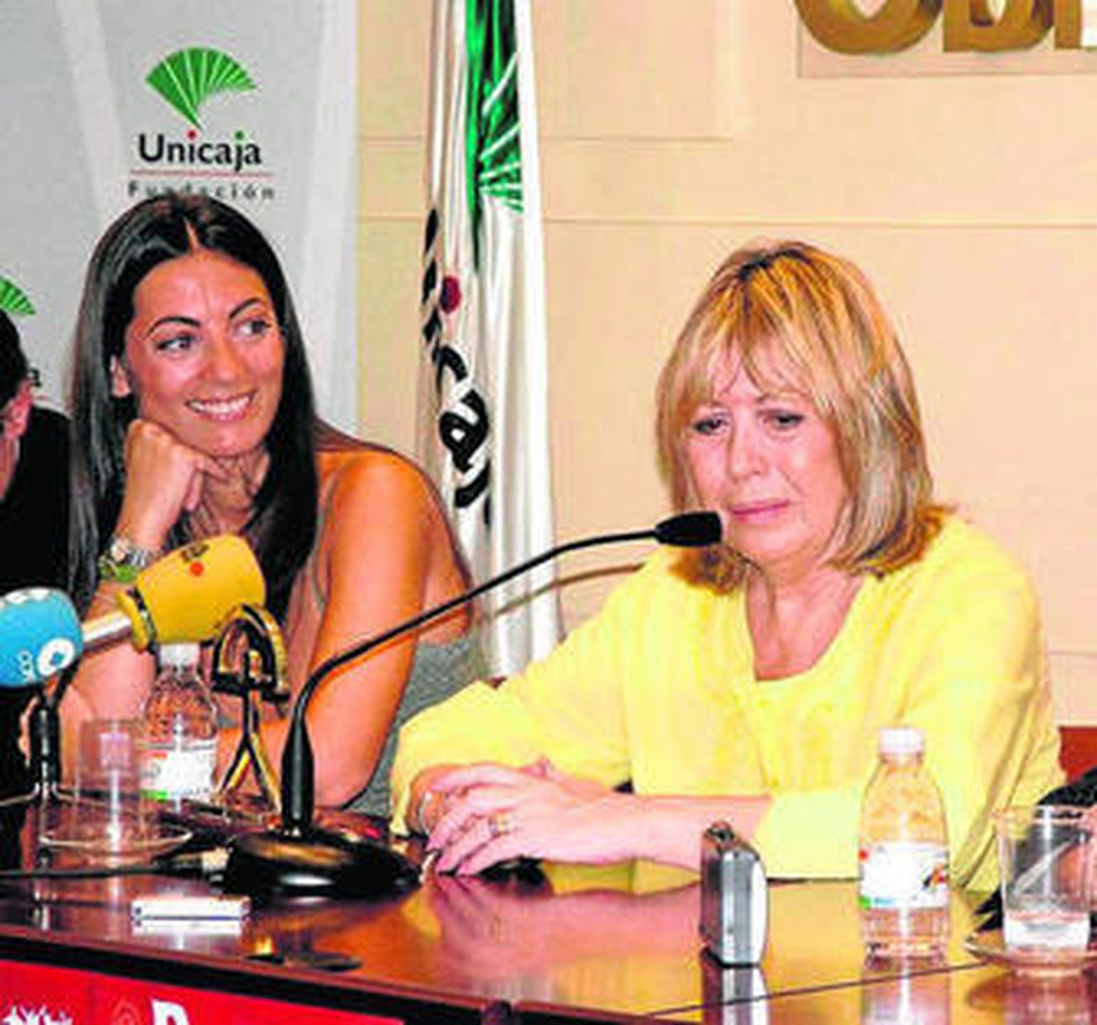 Cynthia Lennon en su visita en 2006 a Almería en la Fundación Unicaja.