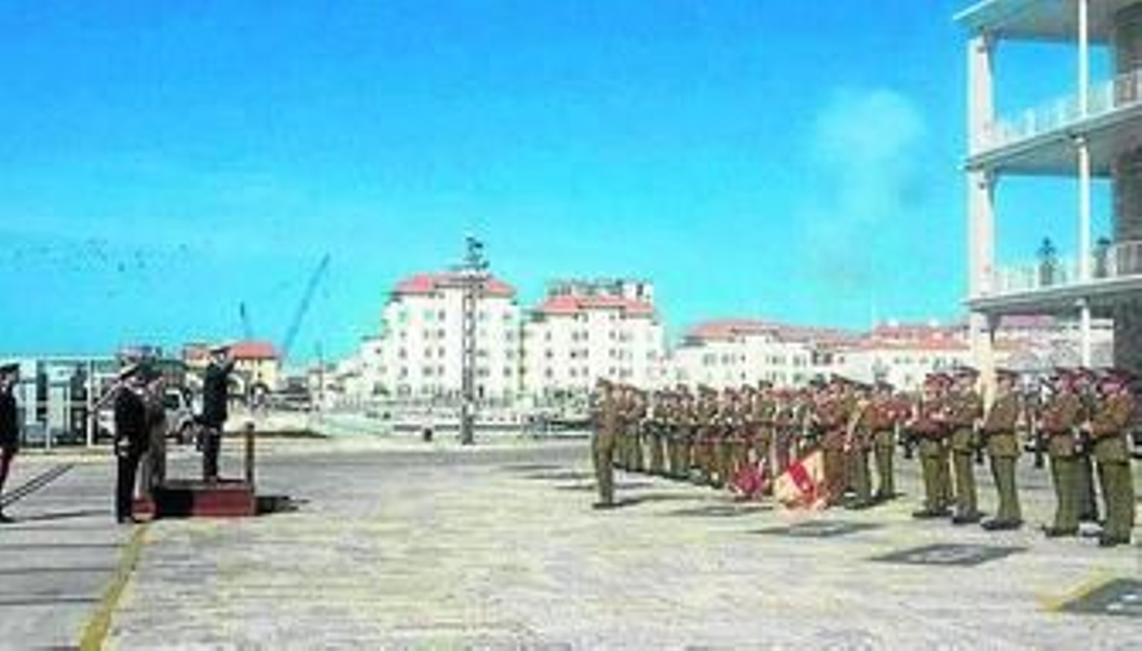 Un momento del acto militar dfe recibimiento.