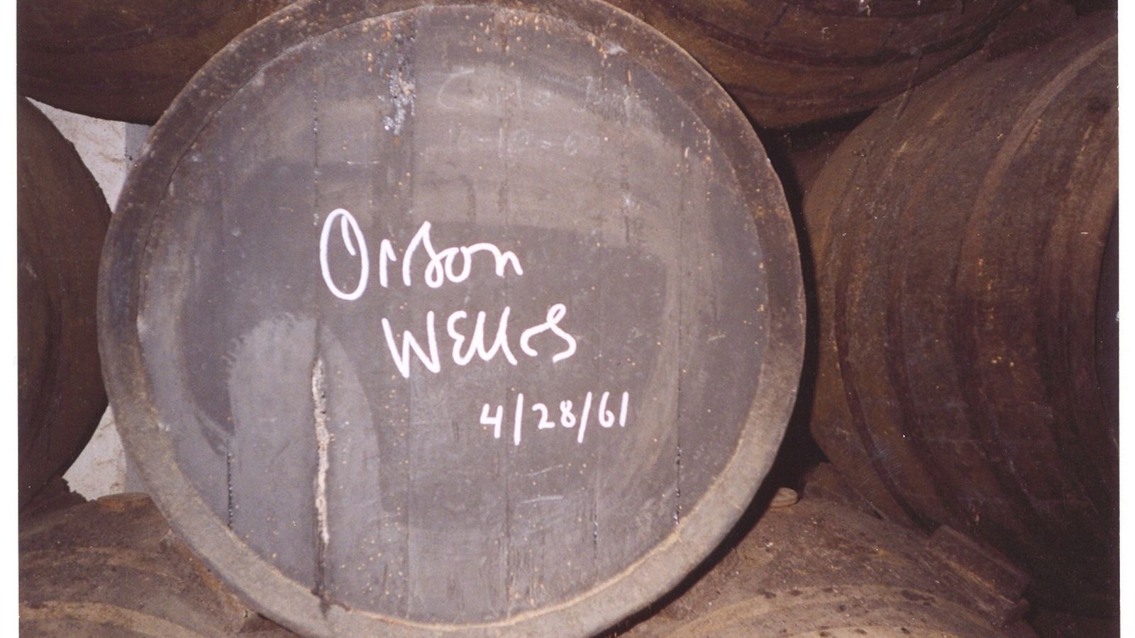 Su firma en una bota de González Byass.