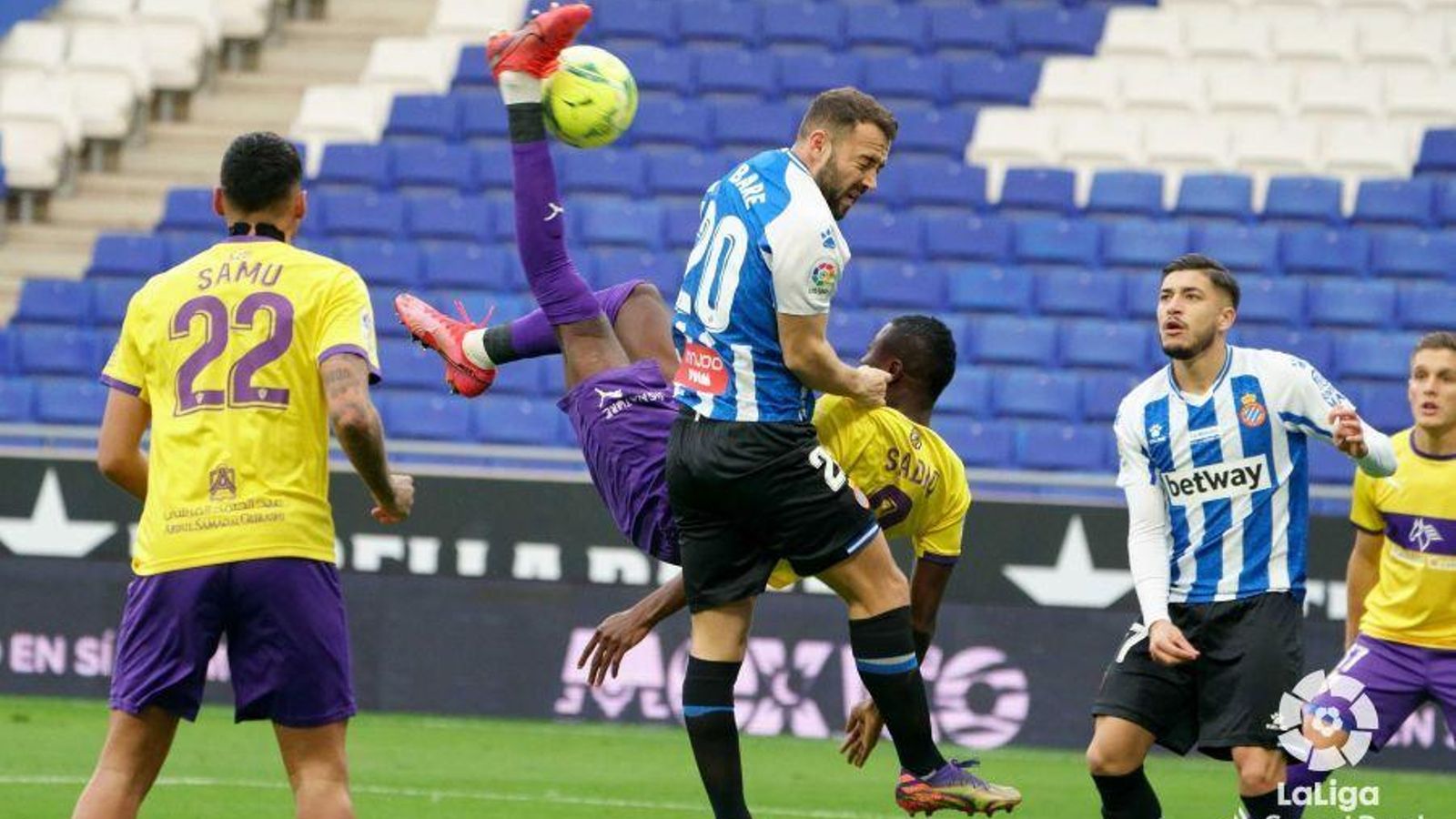 Intento de chilena de Sadiq.