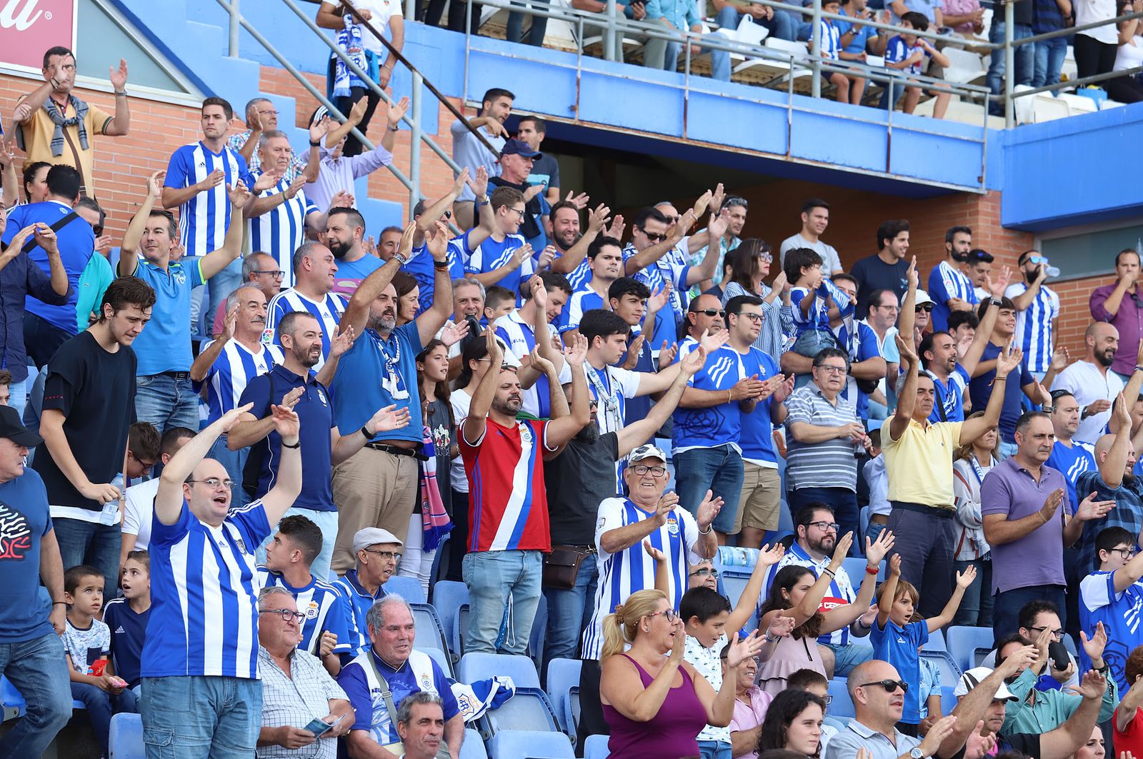 Imágenes del ambiente en el Estadio Nuevo Colombino
