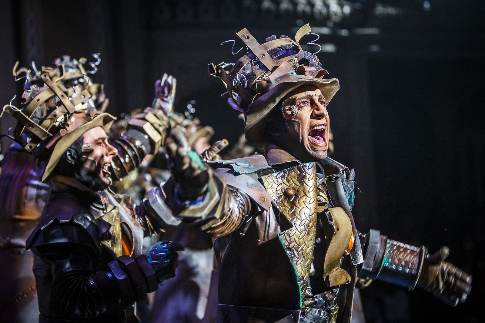 La comparsa de los Carapapa viene esta noche como 'La azotea' después de alcanzar en 2016 el tercer premio con 'Los chatarra'.