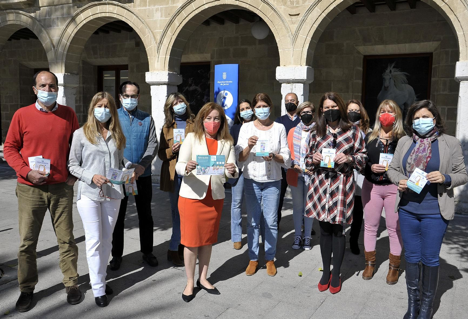 Reconocimiento a la labor de los empleados de la oficina de Turismo.