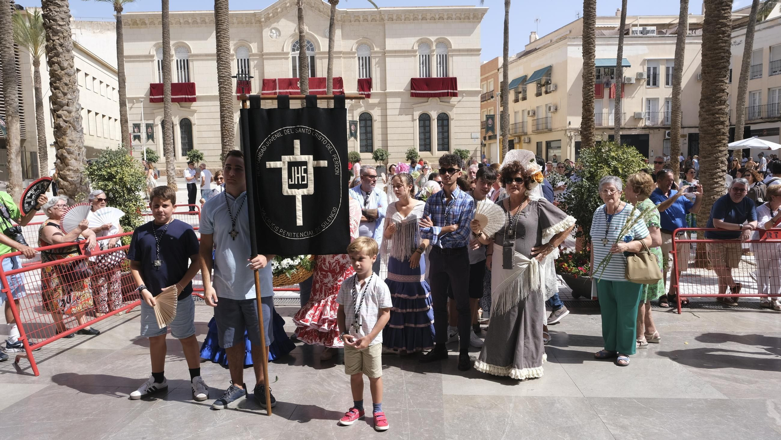 Ofrenda floral a la Virgen del Mar en la Feria de Almería 2024, en imágenes