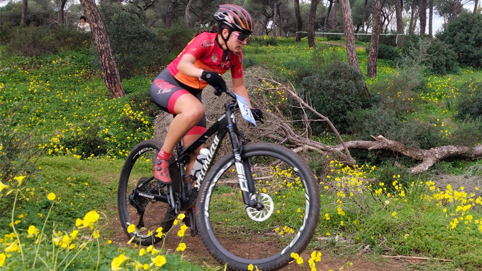 Una participante del Rally Bayo Bikes de Aljaraque.