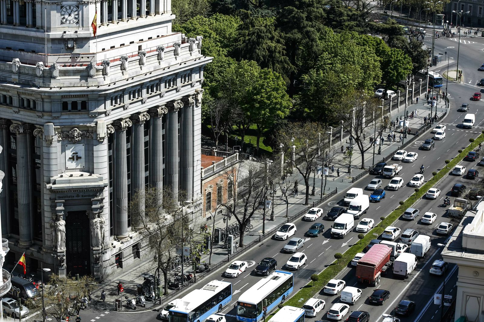 El 30% de los coches que circulan no tienen etiqueta de la DGT.