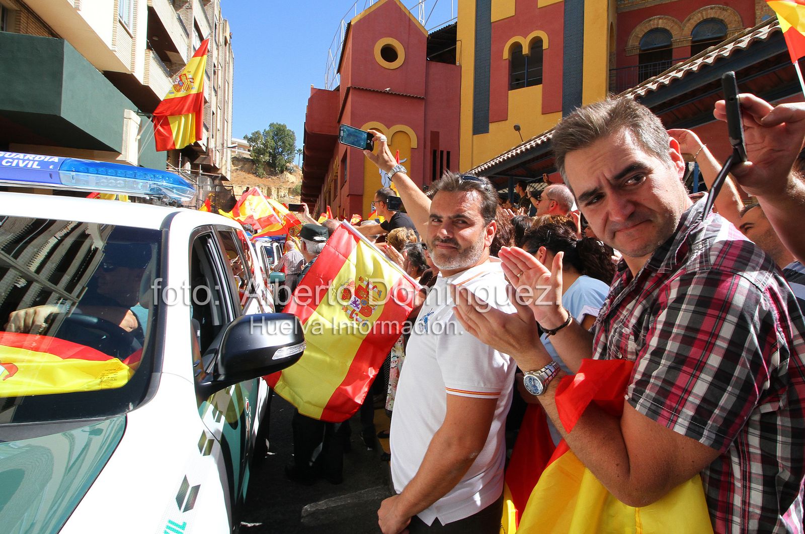 Imágenes de la expedición de Guardias Civiles de Huelva rumbo a Cataluña.