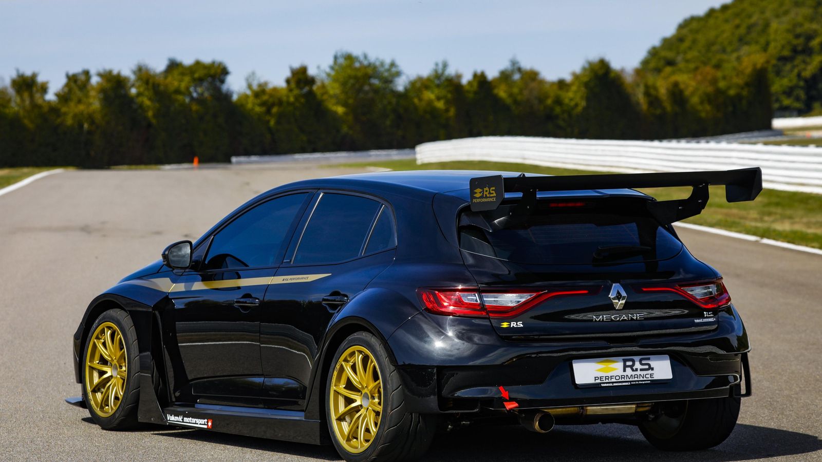 Las transformaciones para hacerlo más eficaz han afectado desde el chasis o al motor, pasando por la carrocería.