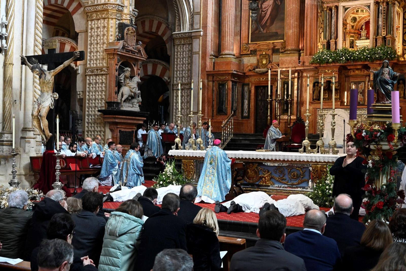La ordenación de cinco nuevos diáconos en la Catedral de Córdoba, en imágenes