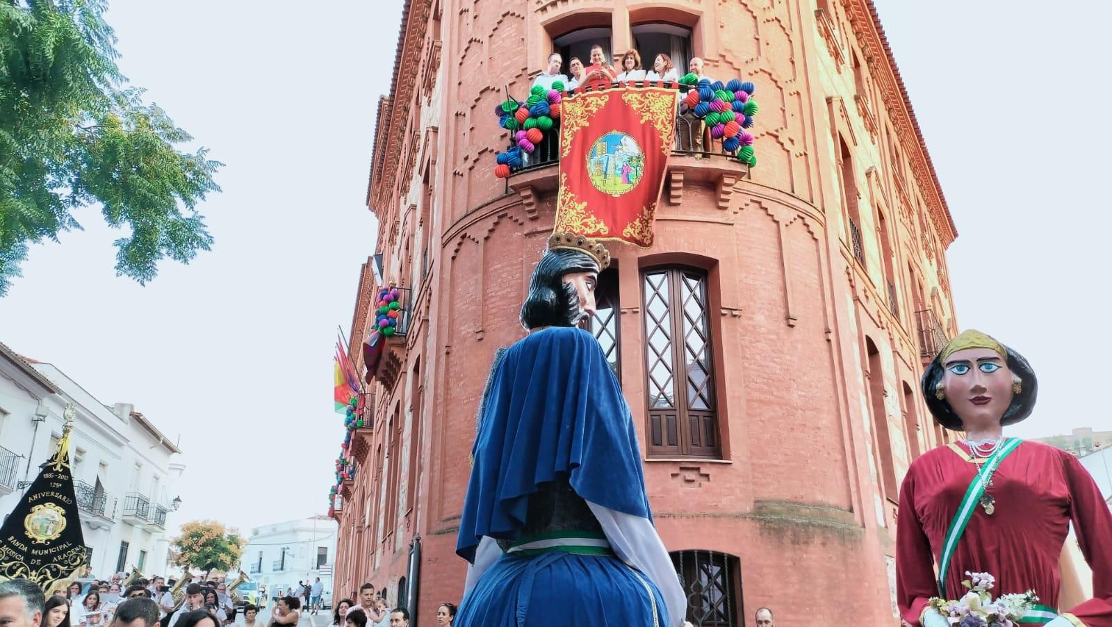 Gigantes y cabezudos en Aracena este año.