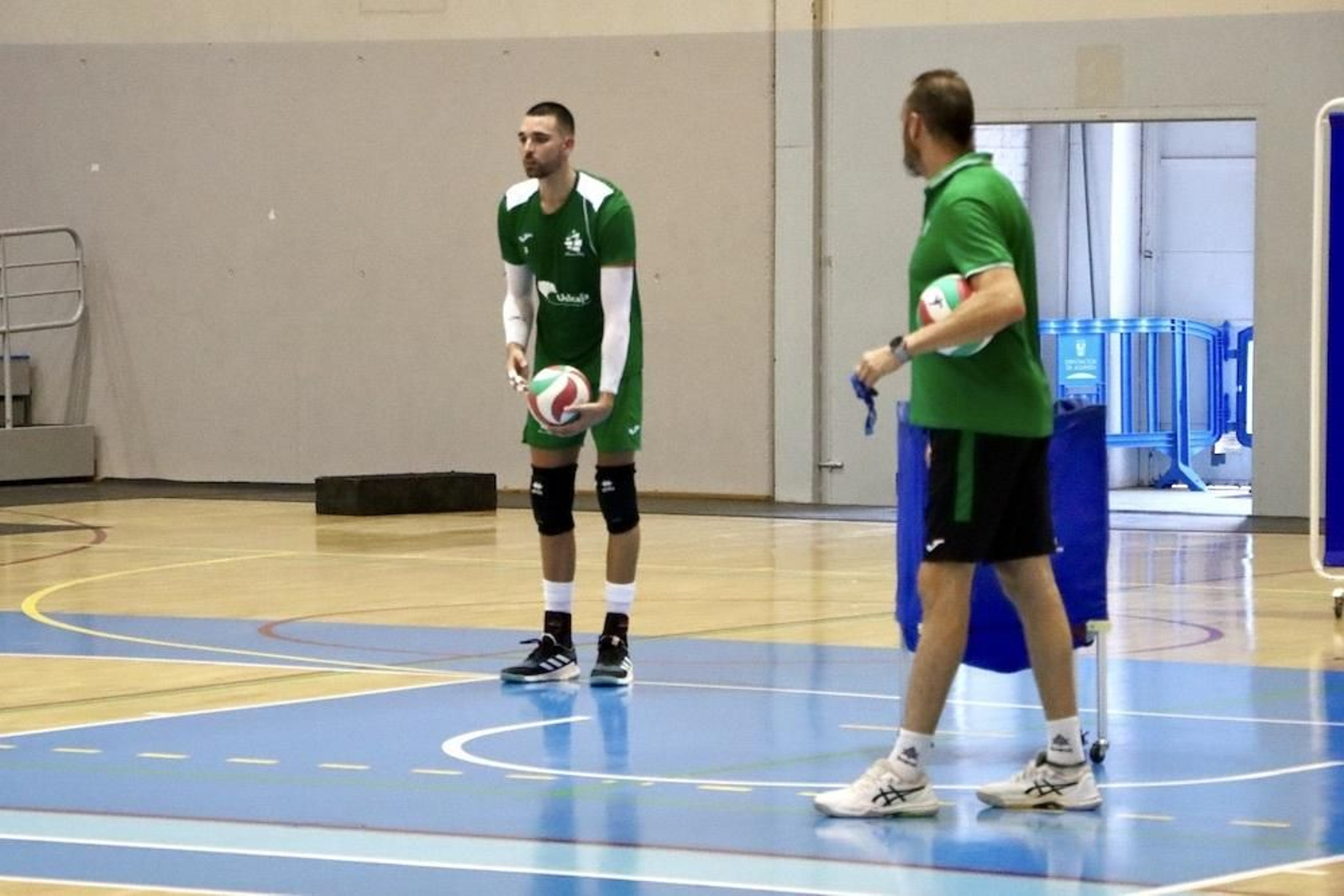 Charly Carreño y Víctor Rodríguez en uno de los entrenamientos de esta semana de Unicaja Almería