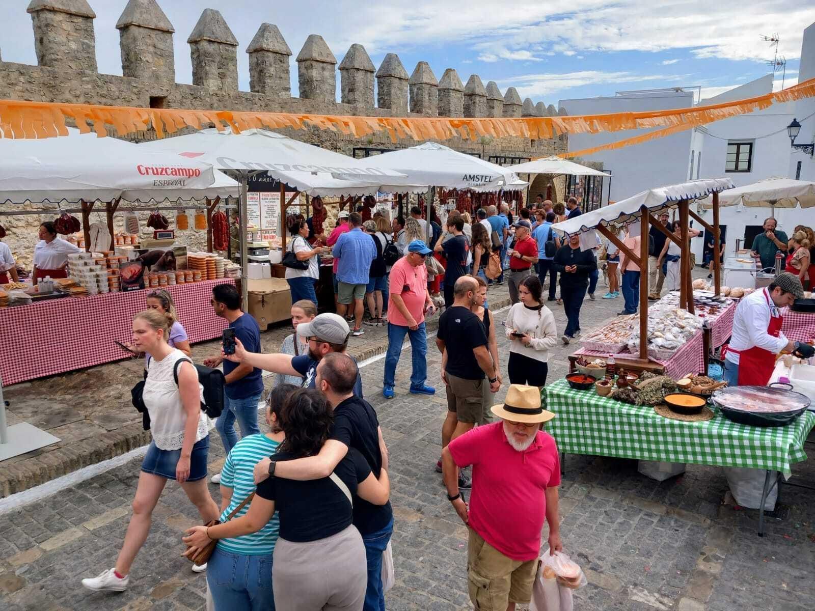 Las imágenes del Día de Lomo en manteca en Vejer: un sabroso plan en uno de los pueblos bonitos de Cádiz