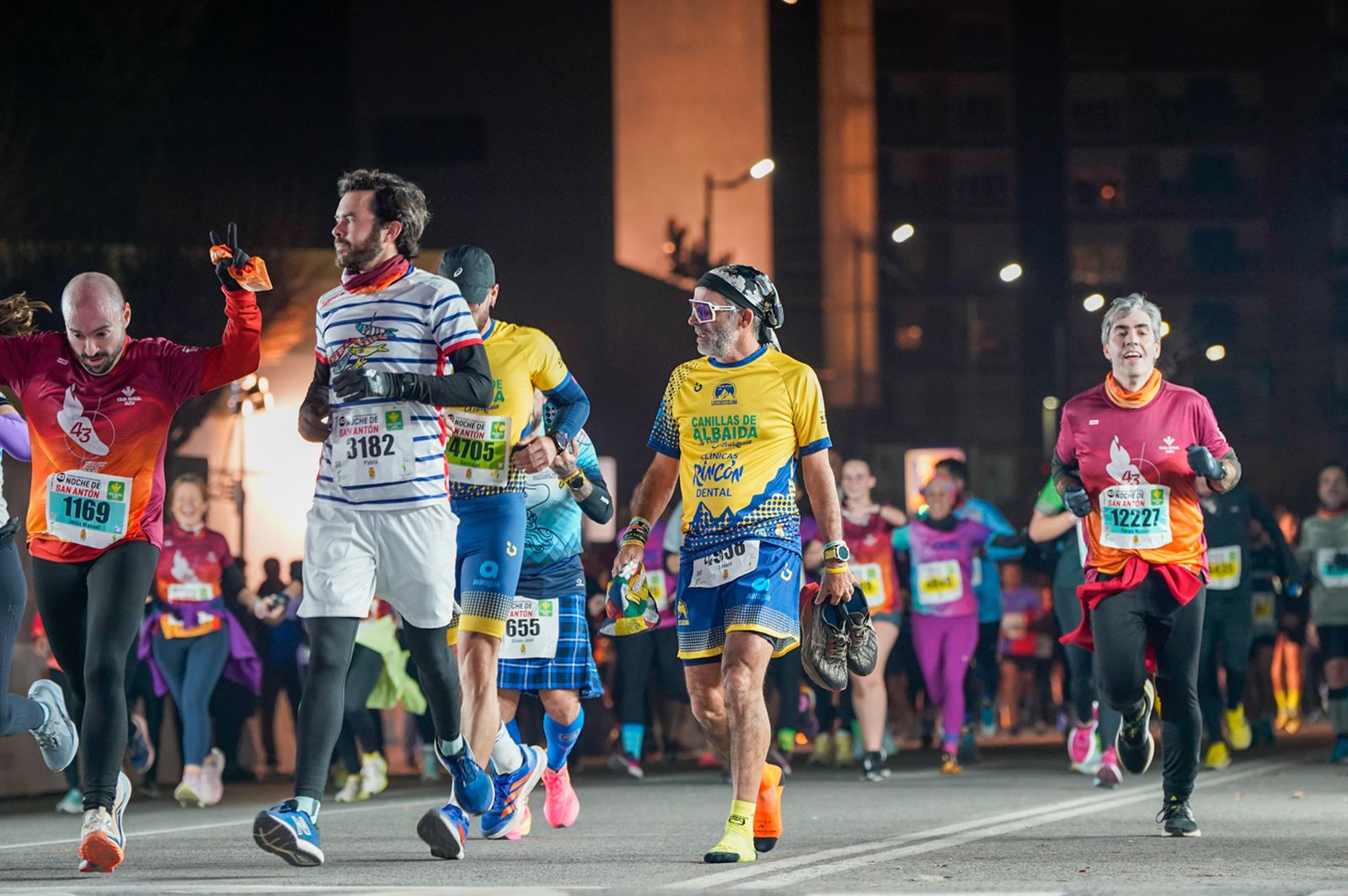 En imágenes: búscate en tu llegada a meta de la Carrera de San Antón 2026 (15)