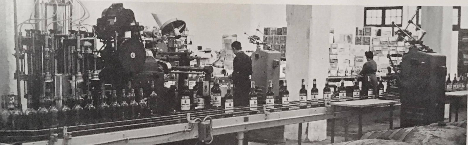 Línea del embotellado de Díez Mérito.