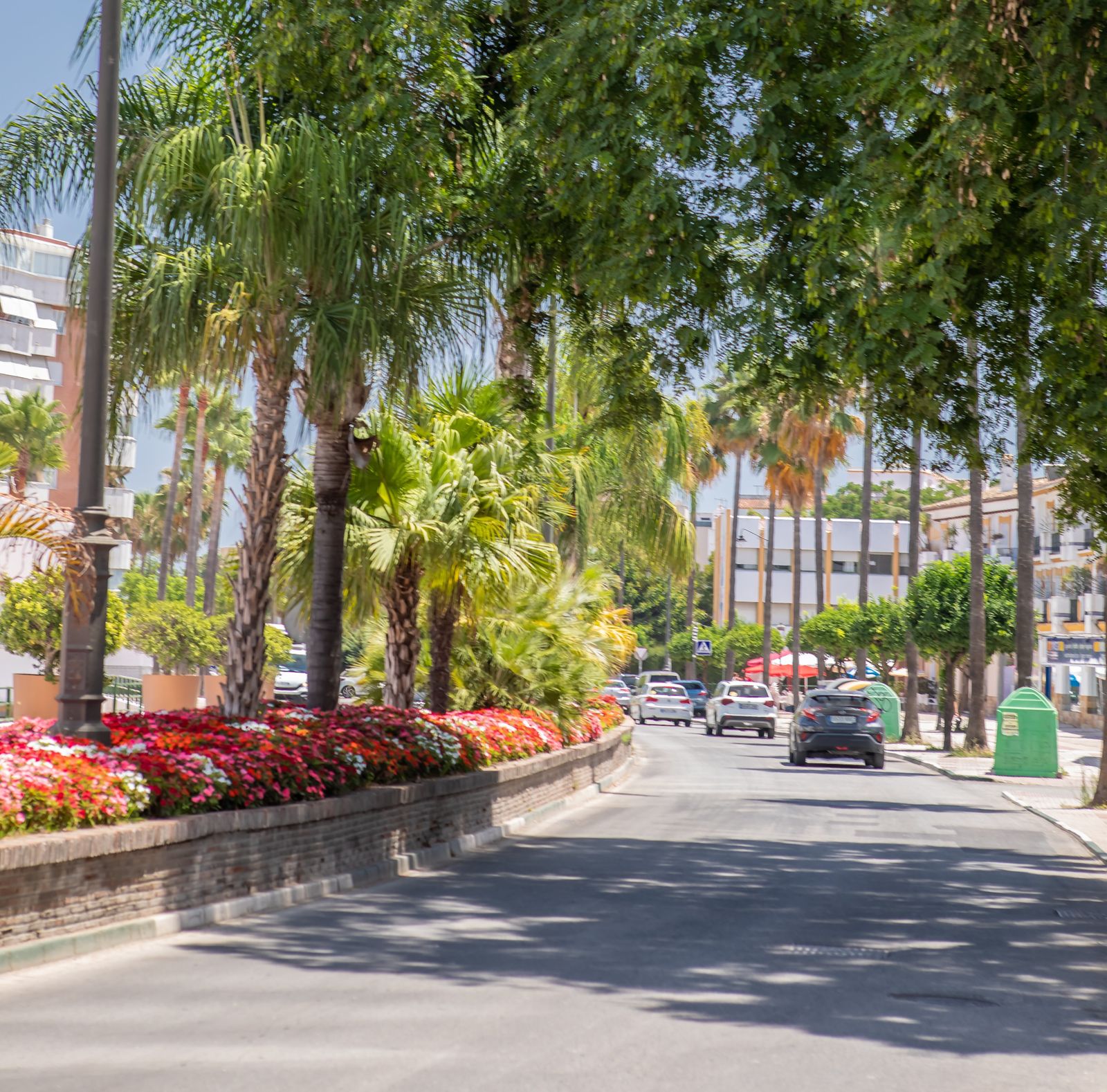 La avenida Juan Calos I, en Estepona.