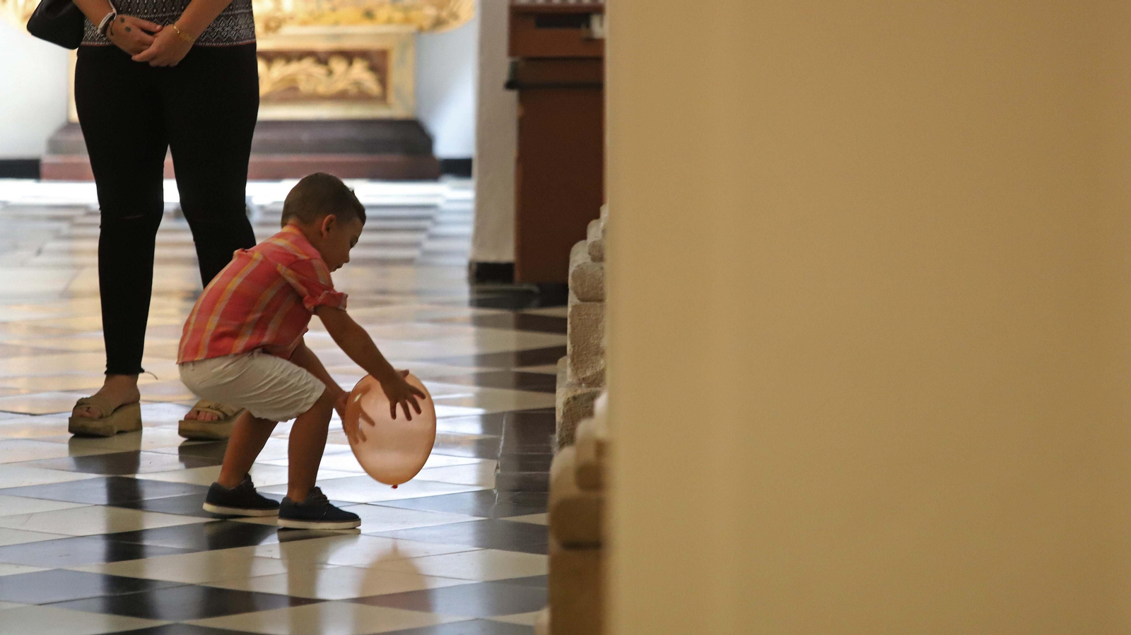 Fotos de la presentación de niños a la Virgen del Rosario en Los Barrios
