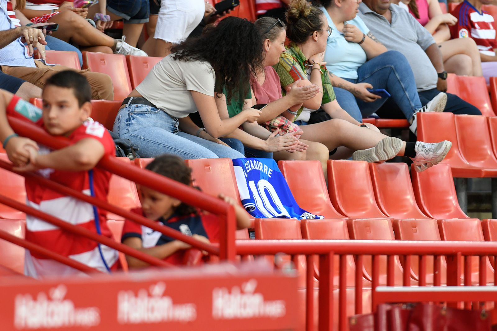Encuéntrate en las gradas de Los Cármenes en el partido del Granada CF femenino