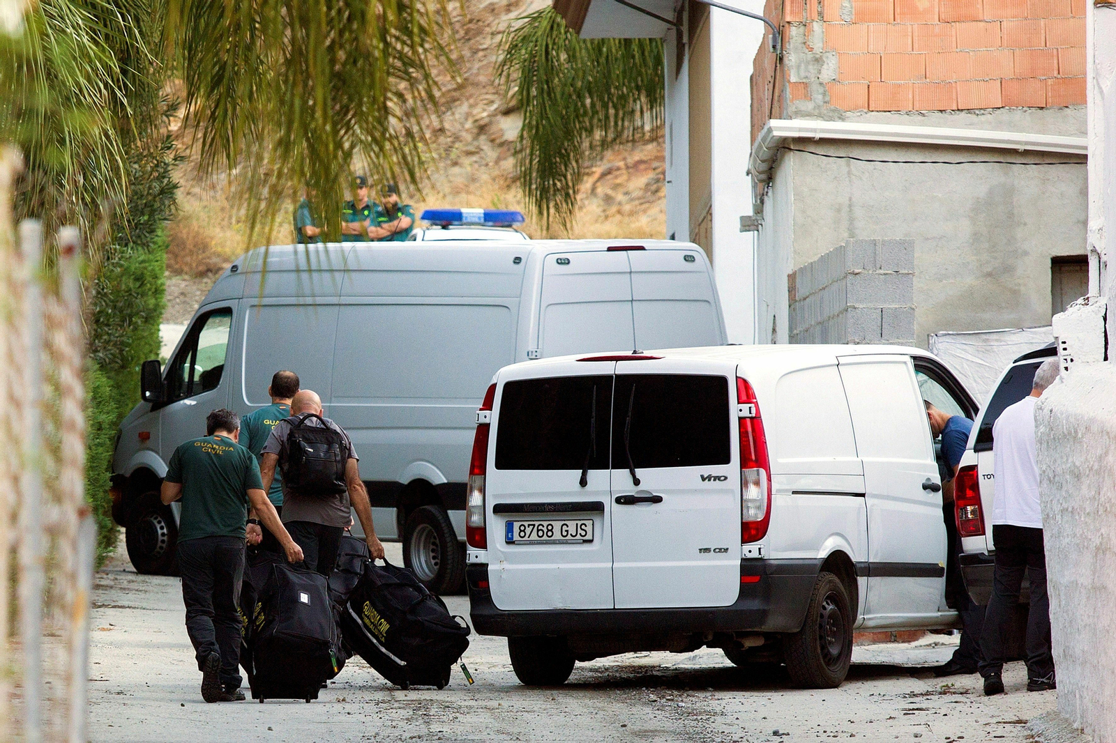 Registro de la Guardia Civil, por segundo día consecutivo, en la vivienda de la pareja de Dana Leonte.