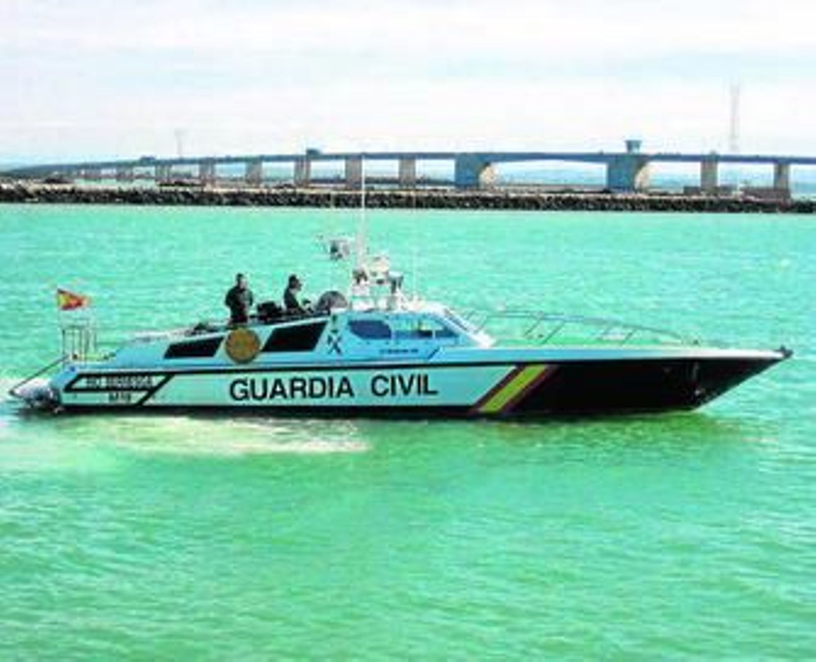 En la imagen, la patrullera que realizó el rescate del velero en El Puerto.
