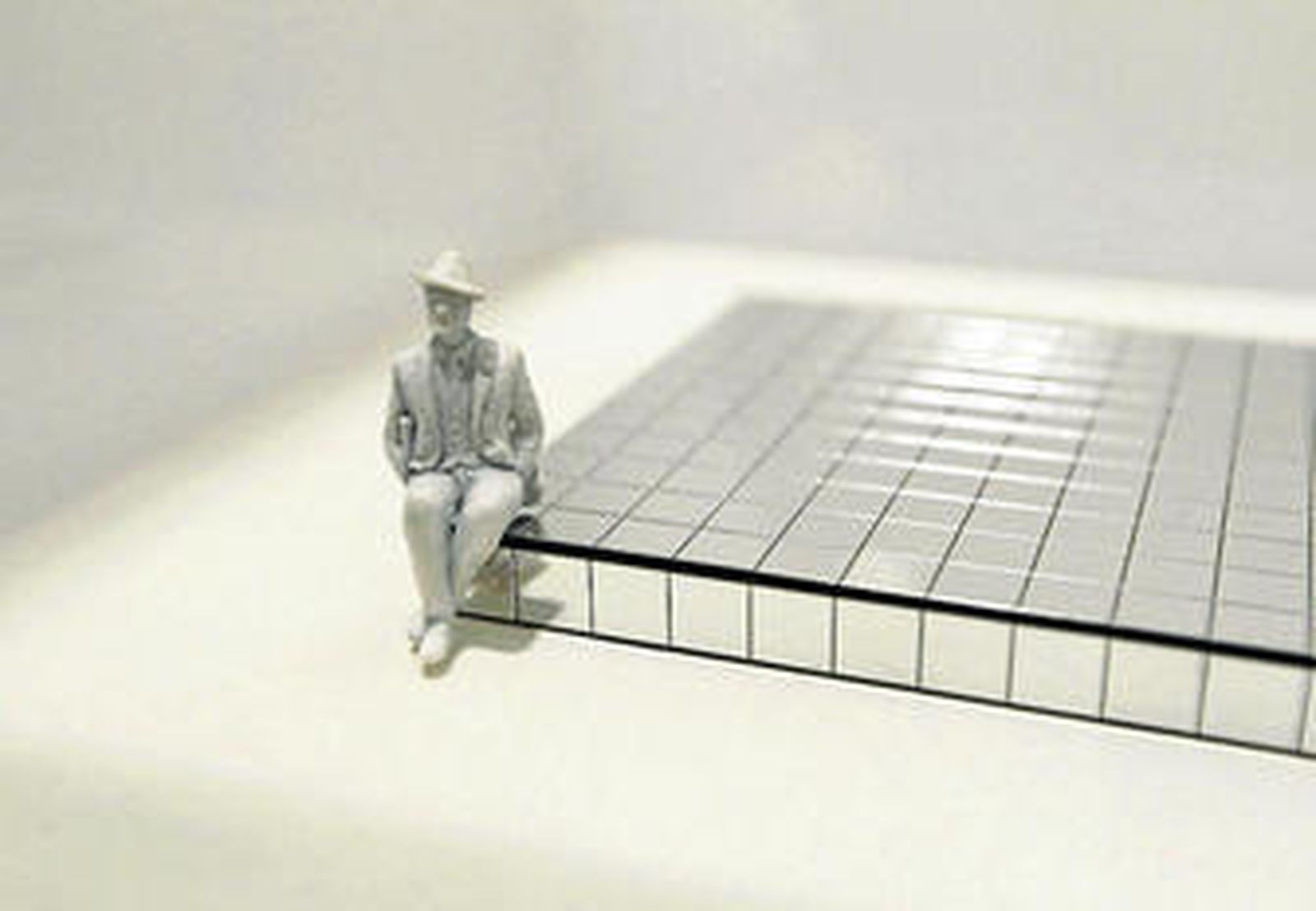 Escultura de María del Carmen Bellido que recrea 'La brecha de Víznar'.