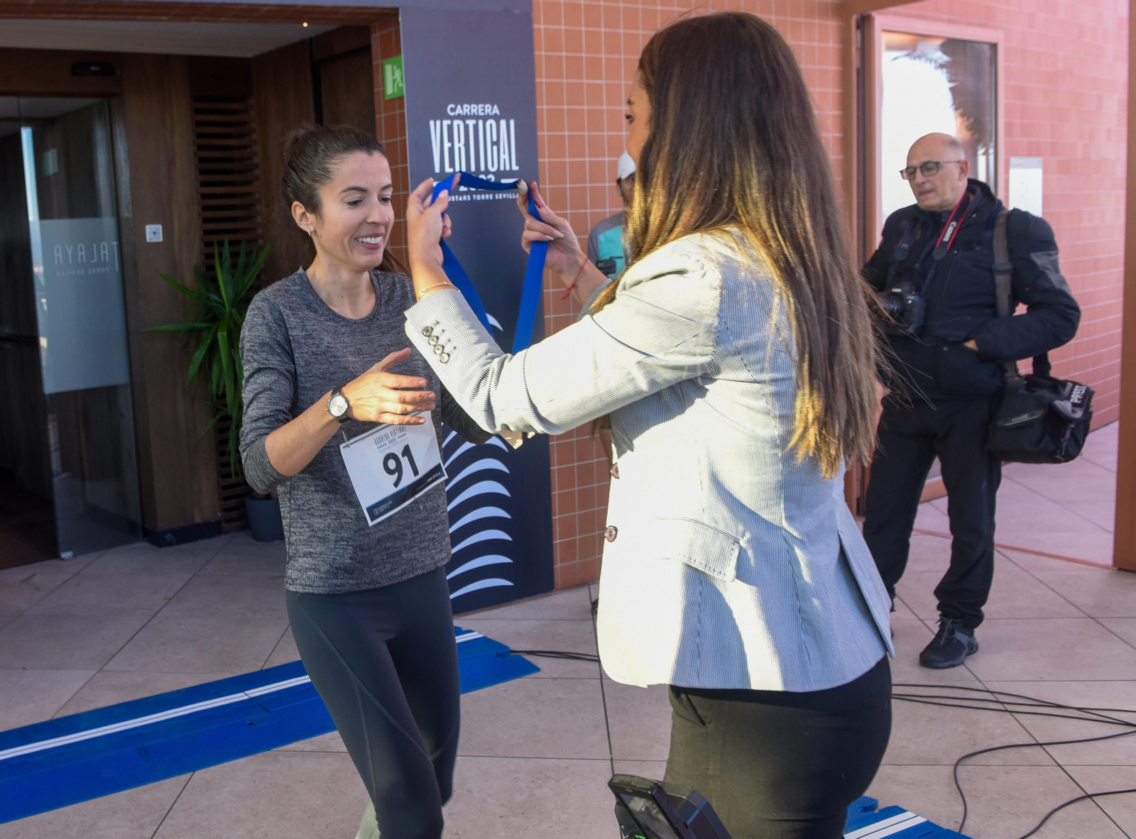 Imágenes de la I Carrera Vertical Eurostars Torre Sevilla