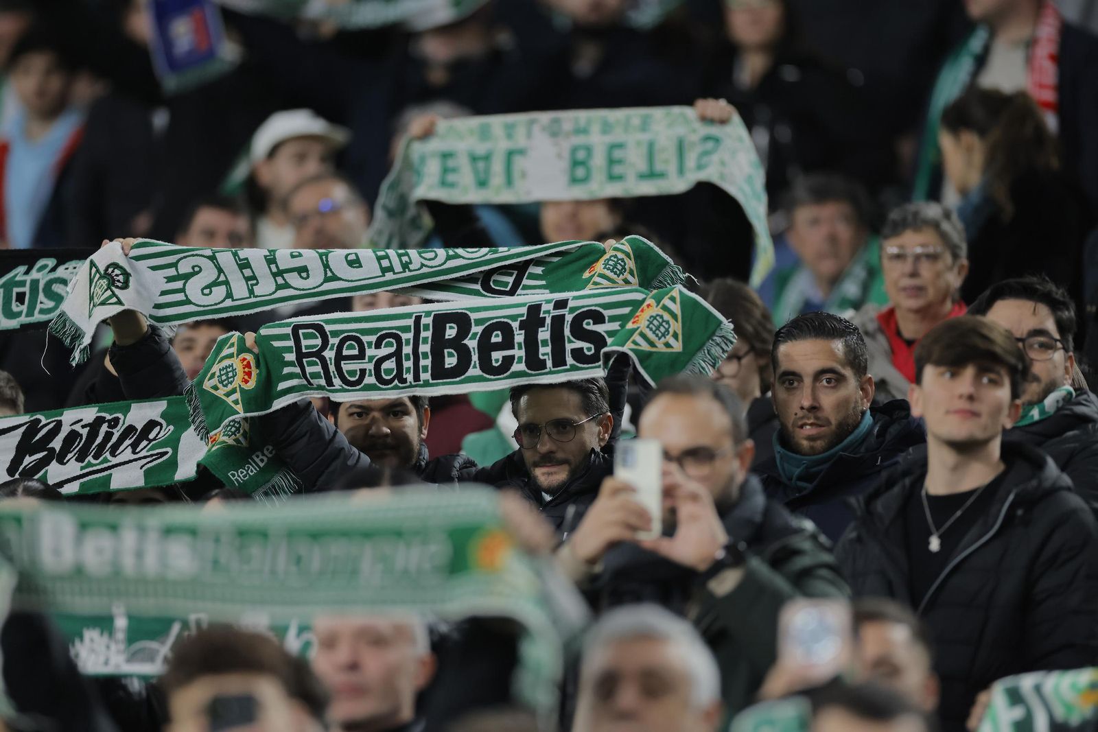 Búscate en las fotos del Betis - Utrecht