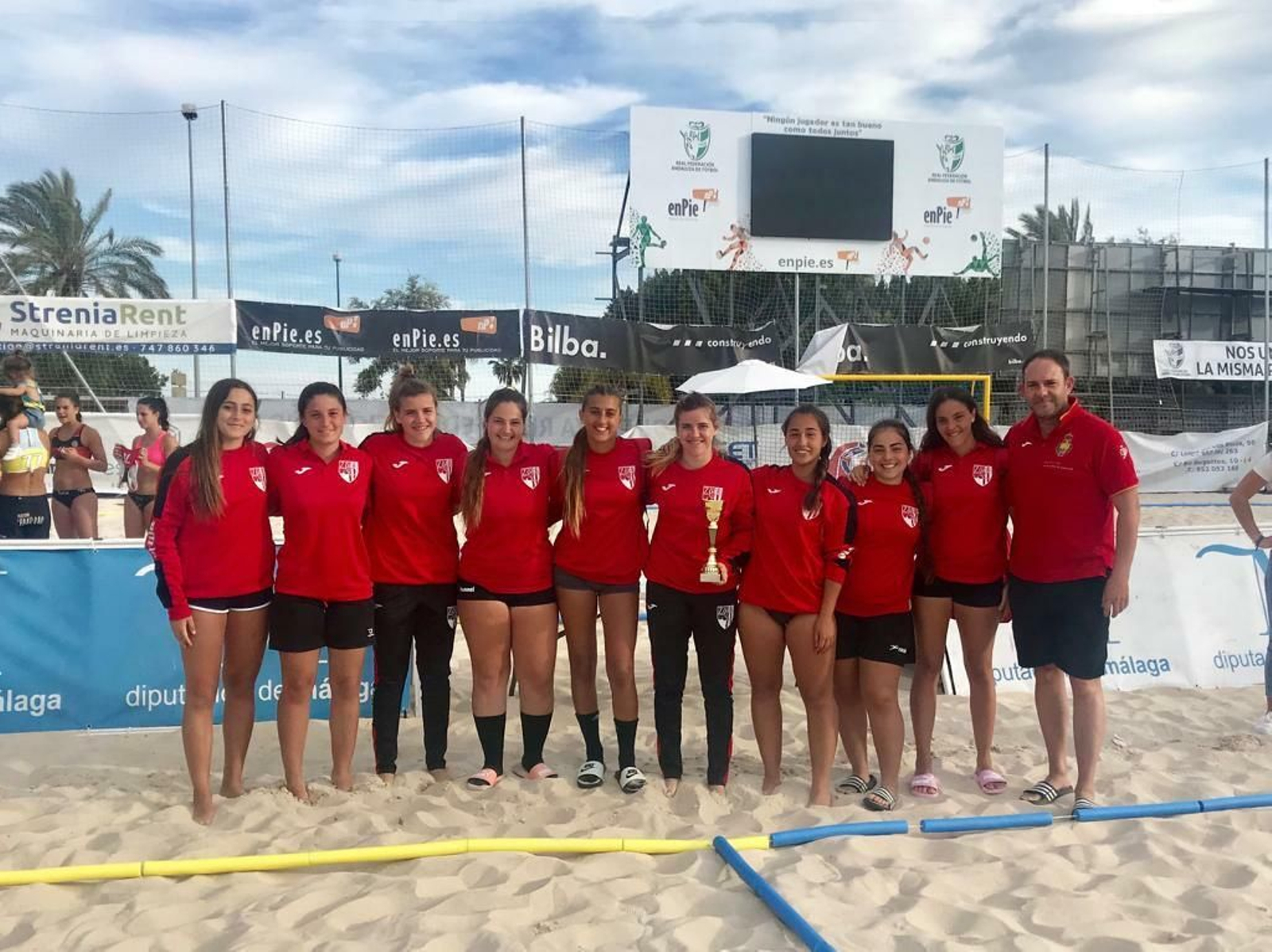 Plantilla juvenil femenina del Playas de Cádiz Zonabalonmano.